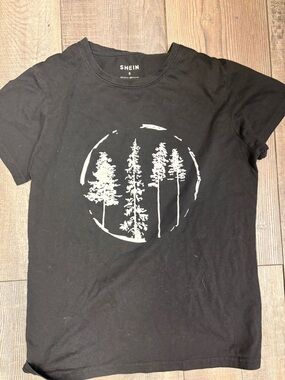 SHEIN Graphic Tee Women’s size SM